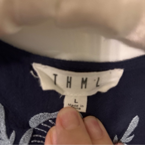 THML Navy Blue w/ Lt Blue Embroidery Floral/Bird Cap Sleeve Blouse- sz L - Picture 2 of 4